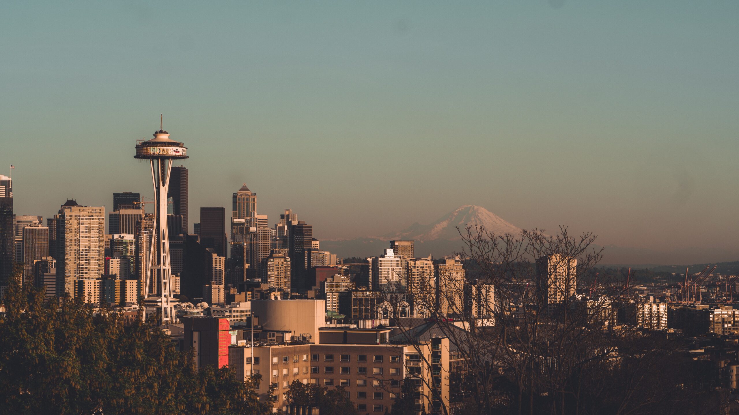 Seattle skyline with space needle.